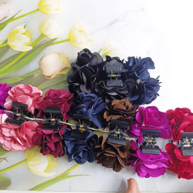 Kẹp tóc gắp tóc 5 răng màu đen đính hoa vải 2 bên gap33